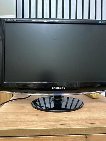 Modemlər və şəbəkə avadanlıqları: Samsung SyncMaster 933 monitor - Ekran: 18.5" (təx.), genişformat - — 4
