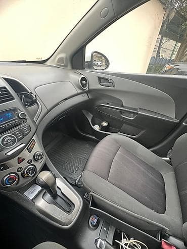 07 masin sekilleri: Chevrolet Aveo sedan – ağ rəng, 4 qapı, kompakt və qənaətcil şəhər — 9