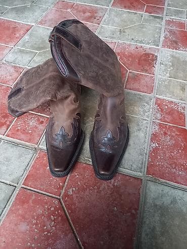 İdeal veziyyetde kovboy ayaqqabisi