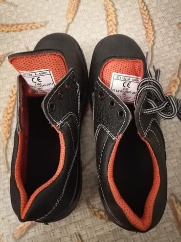 туфли новая не разу не одевала: Türk ayaqqabısı, çox möhkəmdir, burun tərəfi bərklərdəndir, qardada — 2