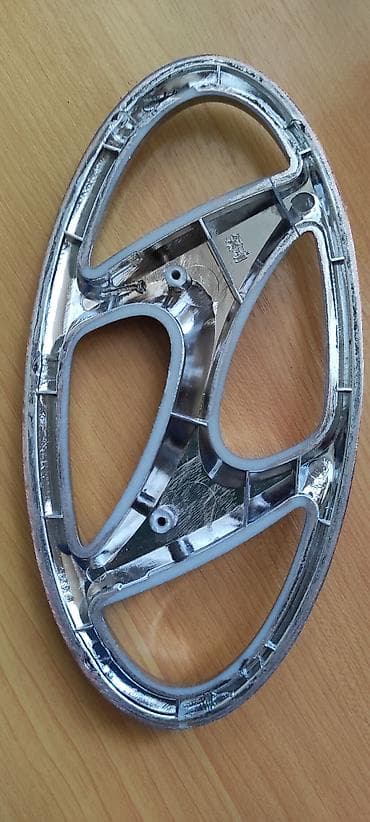 teker formula: Hyundai avtomobilləri üçün ön radiator barmaqlığı/kapot emblemi — 2