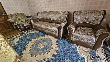 Divan və kresloların üzərində daim örtük olub. Dinan açılandır. Yataq