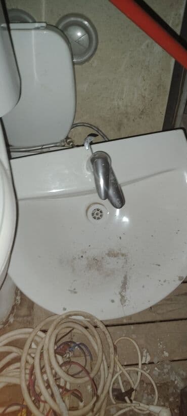 tualet ucun unitaz: Sanitar quraşdırma dəsti - Tualet: iki hissəli keramik unitaz, üstdən — 1