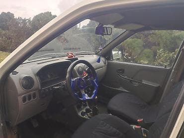 niva şini: Avtomobil: Sedanın kompakt sinfi Rəng: Ağ Kuzov: 4 qapılı sedan — 10