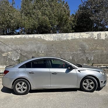 07 2012: Chevrolet Cruze: 1.4 l | 2012 il 26252 km Sedan — 3