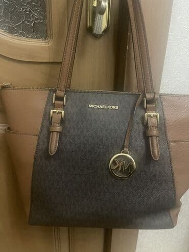 Çiyin çantası, Michael Kors