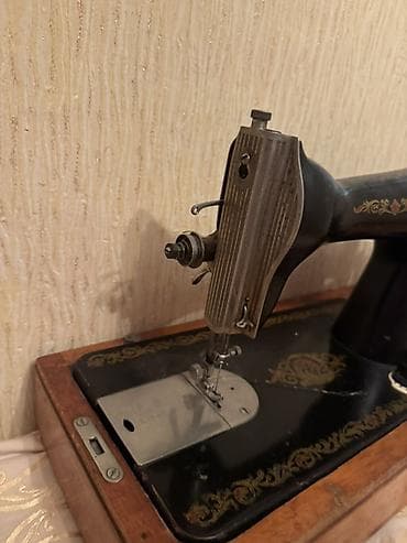 Klassik mexaniki tikiş maşını - Korpus: dözümlü çuqun gövdə, qara lak