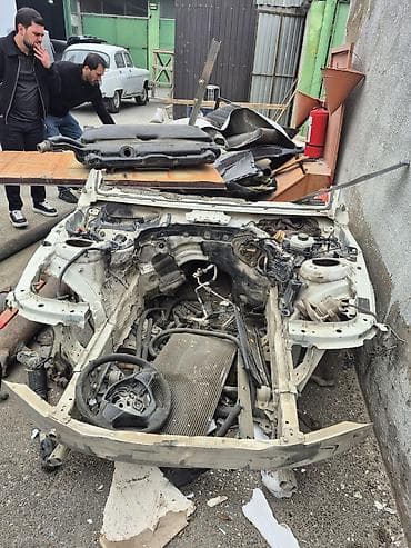 bmw e34 ehtiyat hisseleri: BMW f30 2014 ön hissəsi – ehtiyat hissələri üçün Təqdim olunur: minik — 1