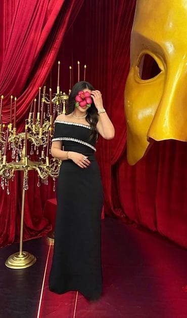 Zərif gecə geyimləri və dəstlər - Qara uzun ziyafət donu: Açıq çiyin