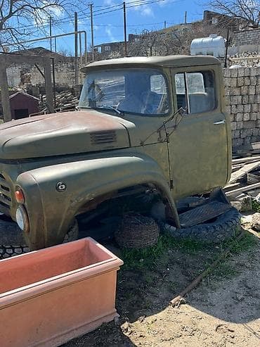qapı zili: ZİL klassik sovet dövrü yük maşını (ZIL/GAZ seriyasına bənzər). — 3