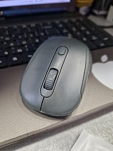 simsiz mikrafon: Logitech simsiz klaviatura və siçan dəsti və redmi siçanlar ayrıda — 7