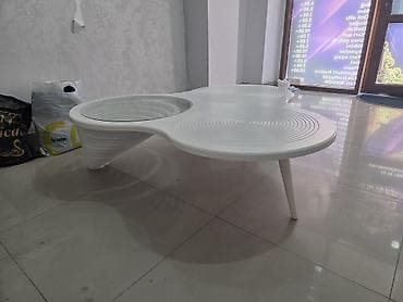 divarda kitab refi: Müasir dizaynlı qəhvə masası - Forma: Üç moduldan ibarət üzvi — 3