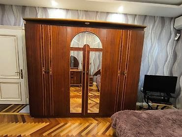 Geniş ölçülü taxta qarderob şkafı - Material: təbii ağac üzərində