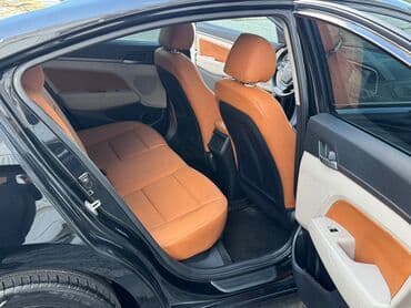 kia ceed 2010: Hyundai Elantra: 0.2 l | 2017 il Sedan — 10