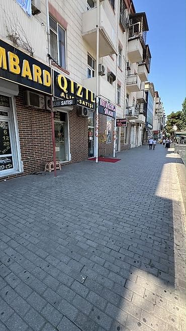 Hazır biznes qarayev metrosunun çıxışı - İşıqlı vitrinli küçə — 2