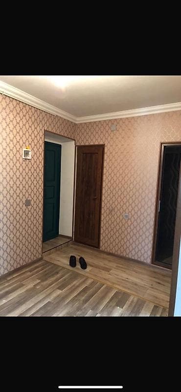 Ev Gencede Abbas Sehhetde xestexana ile uzbeuz yola baxan binada 1 ci — 7