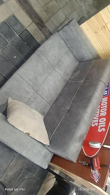 Boz rəngli üçnəfərlik divan - Material: yumşaq məxməri/parça toxuma
