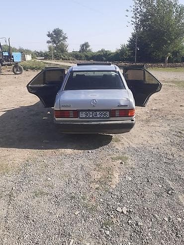 niva kuza: Mercedes-Benz 190E (W201) sedan - Rəng: gümüşü - Kuzov: 4 qapılı — 4