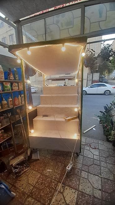 LED işıqlı vitrin/stand - 3 pilləli nümayiş rəfi: çiçək və bitkilər