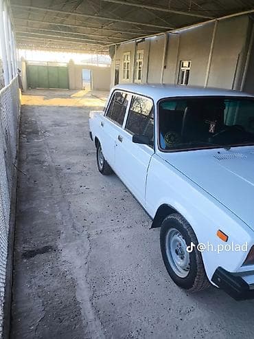 maşın 010: Lada 2107 sedan – klassik dizaynlı, ağ rəngdə. Texniki xüsusiyyətlər — 8