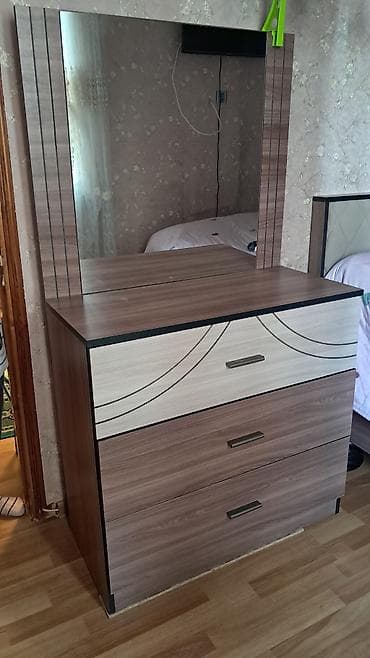 makiyaj stolu: Yataq otağı mebel dəsti Tərkib: - 4 qapılı şkaf – iki orta qapı — 3