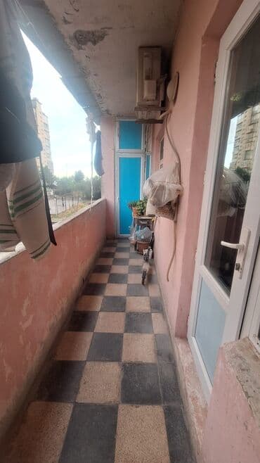 kirayə xalqlar: Mənzil — 3-ci mərtəbə, giriş qapısı 167 nömrəli mənzilə açılır. Geniş — 12