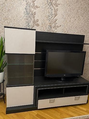 TV stendi və divar modulu - Material: laminat/MDF kombinasiyası, qara