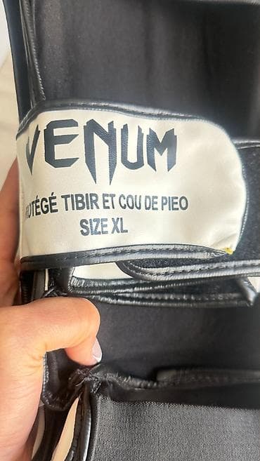 nerd satilir: Kikboksinq üçün avadanlıqlar satılır. Dəstə daxildir: Əlcəklər — 7