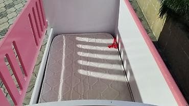 yataq destleri 2022: Qız üçün, İşlənmiş, Dördbucaq, Beşik, Matras ilə, Yellənmə mexanizmsiz — 3