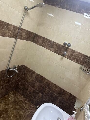 ucuz kiraye evler 2022: 4mərtəbəli binanın 4cü mərtəbəsində 2 otaqlı, əşyalı,hər bir şəraiti — 4