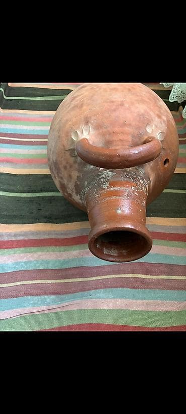 Qədim üslubda iri gil küp/çölmə. - Material: təbii suvaqsız qırmızı