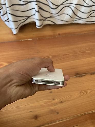 IPhone 4, 32 GB, Ağ, Qırıq — 6