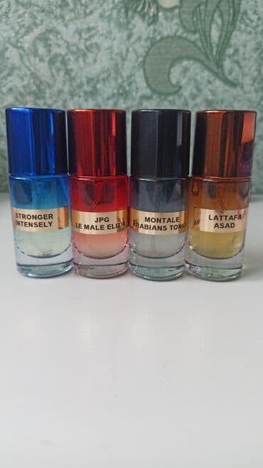 Kişi ətirlərinin nümunə seti Dörd ədəd portativ spreydən ibarət