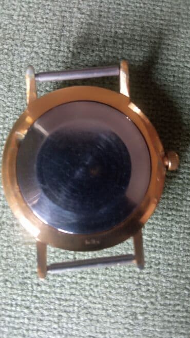 curren saatlari: Qol saatı, Luch, rəng - Qızılı — 3