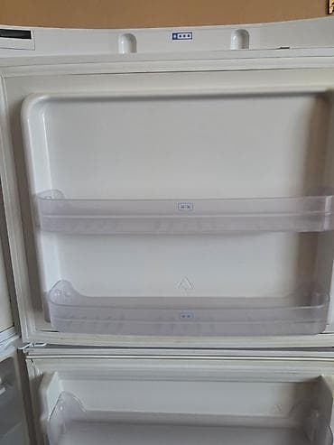 vitrin soyducular: İşlənmiş 2 qapılı Indesit Soyuducu Satılır, rəng - Ağ, Təkərli — 10
