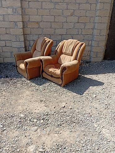 Mebel dəsti – 3+1+1 yumşaq oturacaq dəsti Tərkibi: - 3 nəfərlik divan