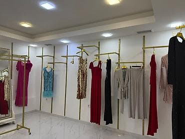 Manekenlər: Mağaza üçün qızılı metal paltar vitrini asılqanlar satılır. Çox — 2