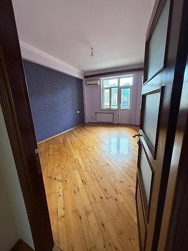 Mənzillər: İcarəyə verilir 3 otaqlı yeni tikili 135 m², İnşaatçılar m — 10