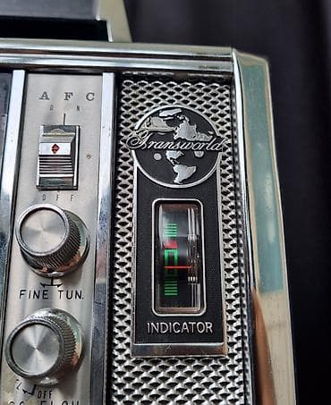 akustik gitara simi: Radio Sanyo Transworld, 18H-815.
İşləir.FM yoxdu. Super vəziyətdə — 3