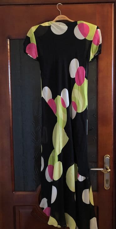 Şəxsi əşyalar: Qi̇ymət heç harada yoxdur .Don və brend çanta cəmi̇ 13 manat.Dolce — 2