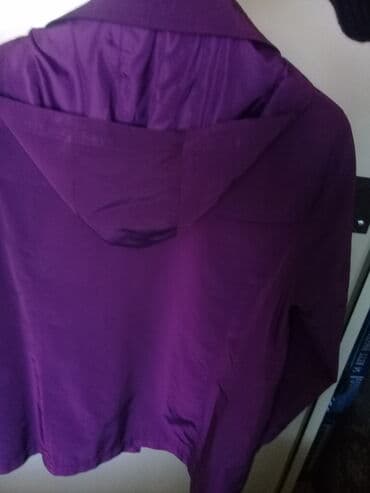 kapüşonlu qadın gödəkçələri: Куртка женская,ветровка. С капюшоном. 
 Размер 40-42.Цвет-фуксия — 2