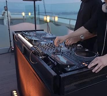 karta: Portativ DJ stendi və işıqlandırmalı pult masası - Peşəkar DJ — 2