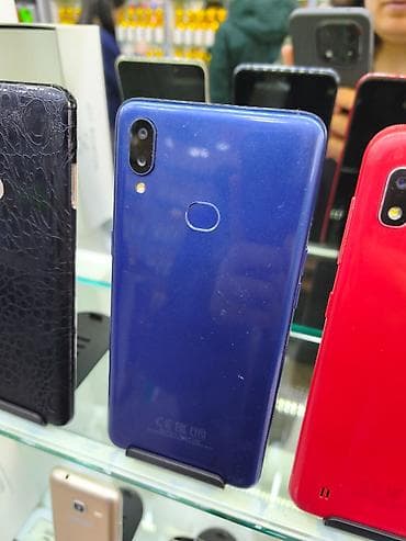 prasdoy telfonlar: Mavi rəngli smartfon - Korpus: parlaq mavi arxa panel, arxa barmaq — 1