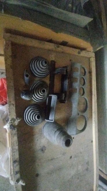 Avtomobil satışı: Avtomobil üçün müxtəlif rezin və plastik detallar dəsti. Tərkib: - — 1