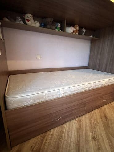 мебель в детскую комнату: Для девочки и мальчика, Б/у, Кровать, С матрасом, С выдвижными ящиками, Ламинат — 4