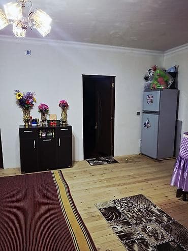 ev certyojları 2 mərtəbəli: 4 otaqlı, 3 kv. m, Kredit yoxdur, Orta təmir — 7