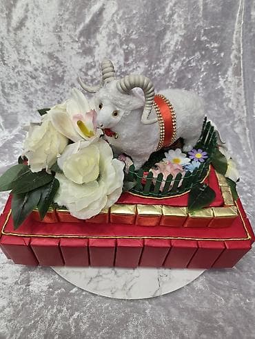 Hədiyyəlik kompozisiya – qoç fiqurlu şokolad quruluşu - İki mərtəbəli