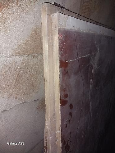 FaneR örtüklü kontrplak lövhə - Material: çoxqatlı kontrplak, hər iki