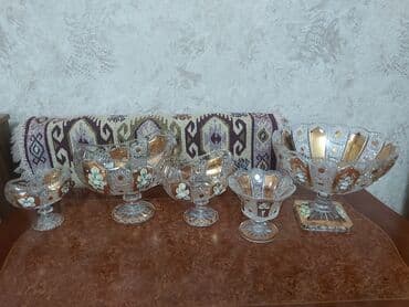 saxlama qab: Bu dəstə müxtəlif ölçülü beş ədəd kristal meyvə qabı daxildir. Hər bir — 8