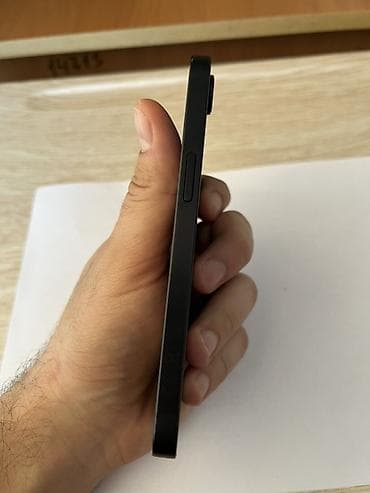 a 13 telefon: IPhone 16e, 128 GB, Qara, Zəmanət, Face ID — 5